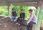 Kanit Binmas Polsek Cigalontang Aipda Erwan Novianto melaksanakan kegiatan silaturahmi dengan warga Cigalontang
