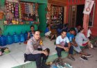 Bhabinkamtibmas Polsek cipatujah Bripka Ari aryandi melaksanakan. Silaturahmi dengan masyarakat Ds. Sukahurip