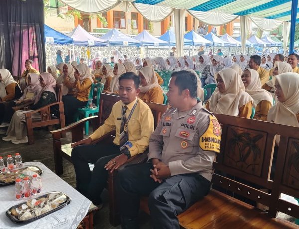 Bripka Jeli apriali anggasti SH Laksanakan Sambang dan patroli dialogis di lingkungan desa cikunir