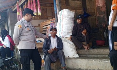 POLSEK TARAJU – SAMBANG DAN PATROLI KAMTIBMAS TERHADAP PENGUNJUNG PASAR TARAJU, WUJUDKAN KEMITRAAN POLRI DENGAN MASYARAKAT